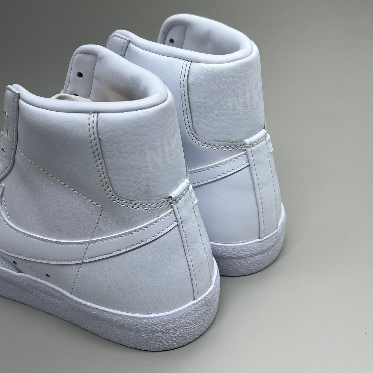 NIKE Blazer Mid 77' High-top Shoes SZ Womens 8.5 Mens 7 White & Peach CZ1055-117