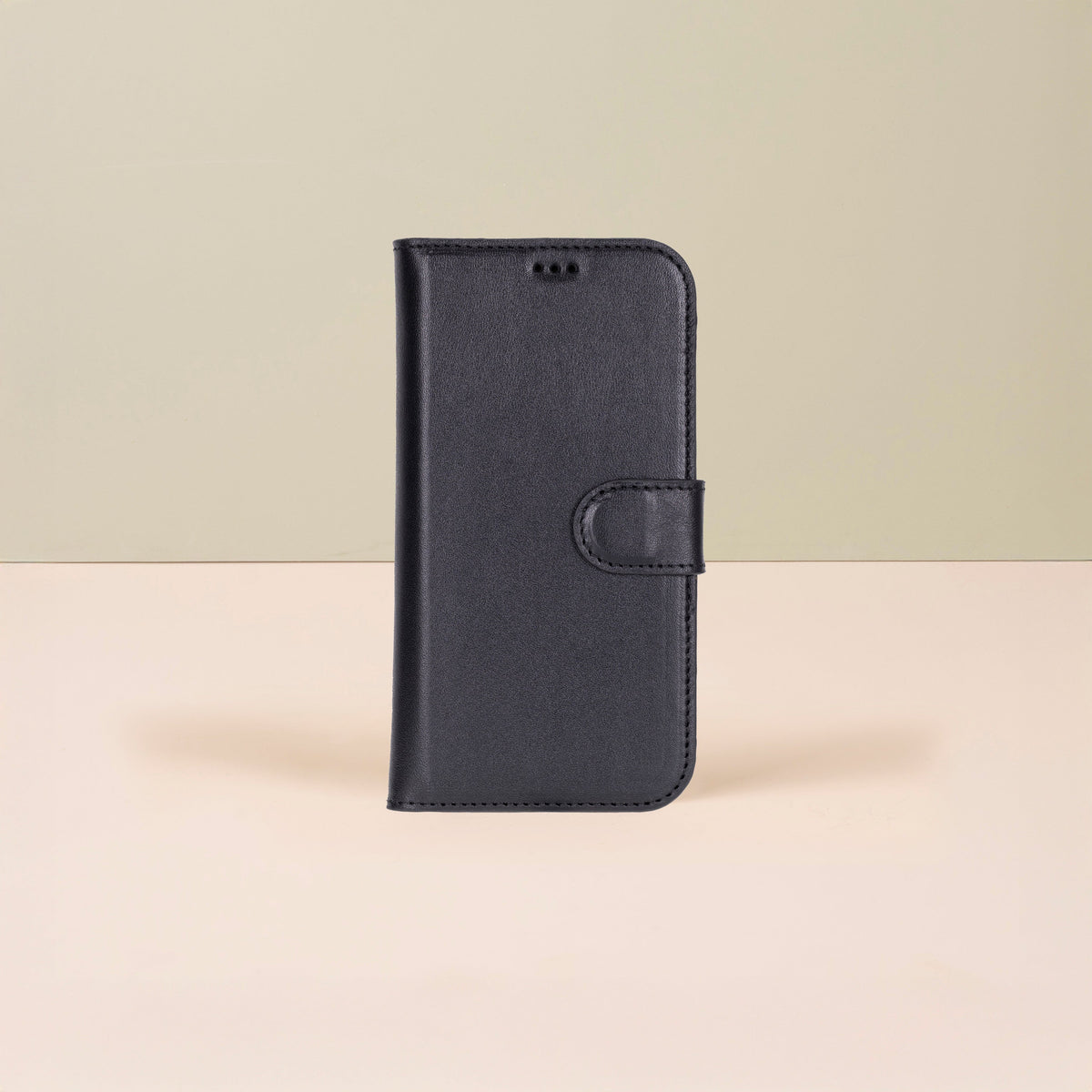 Leathere iPhone 17 Wallet Case – Black - New York