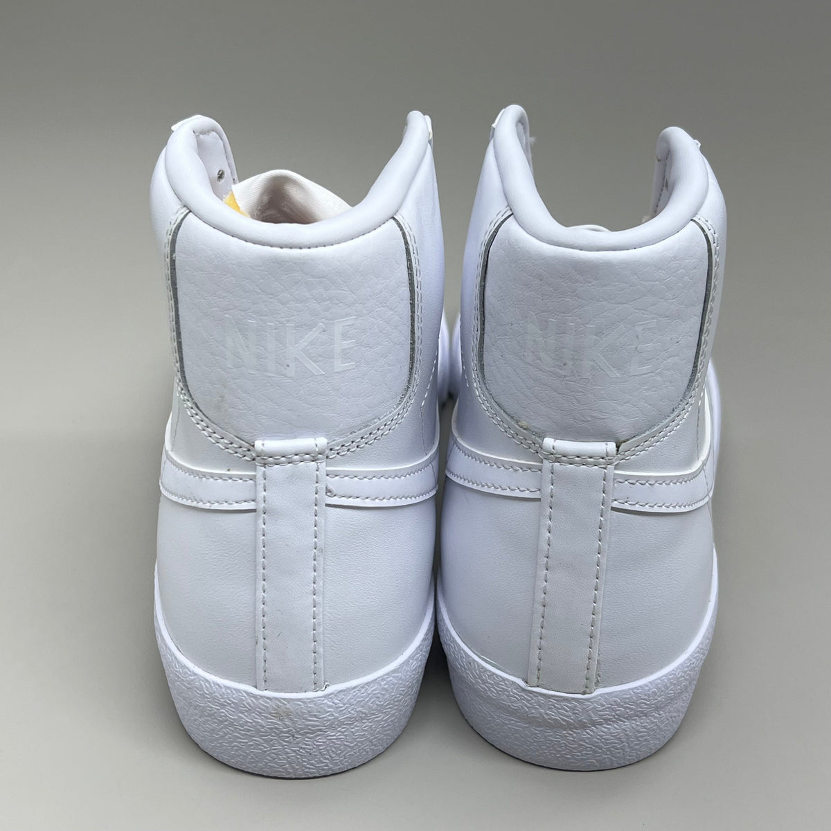 NIKE Blazer Mid 77' High-top Shoes SZ Womens 9 Mens 7.5 White & Peach CZ1055-117