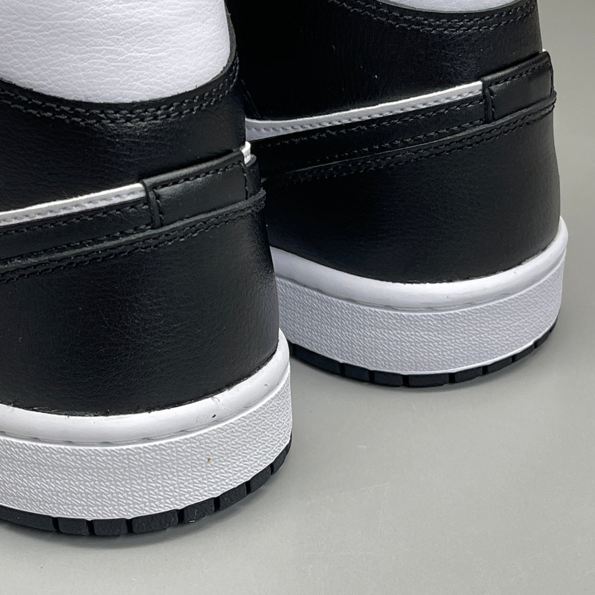 NIKE AIR JORDAN 1 Mid Panda Shoe Women's Sz 9.5 Black / White DV0991-101 (New)