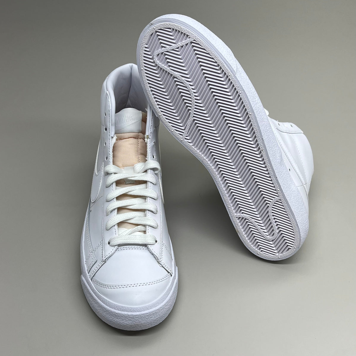 NIKE Blazer Mid 77' High-top Shoes SZ Womens 8.5 Mens 7 White & Peach CZ1055-117