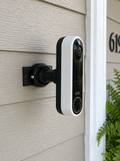 15-90° Perpendicular-Wall Mount for Arlo Essential Wire-Free (AVD2001) | Turn the 180° Camera Toward Visitors
