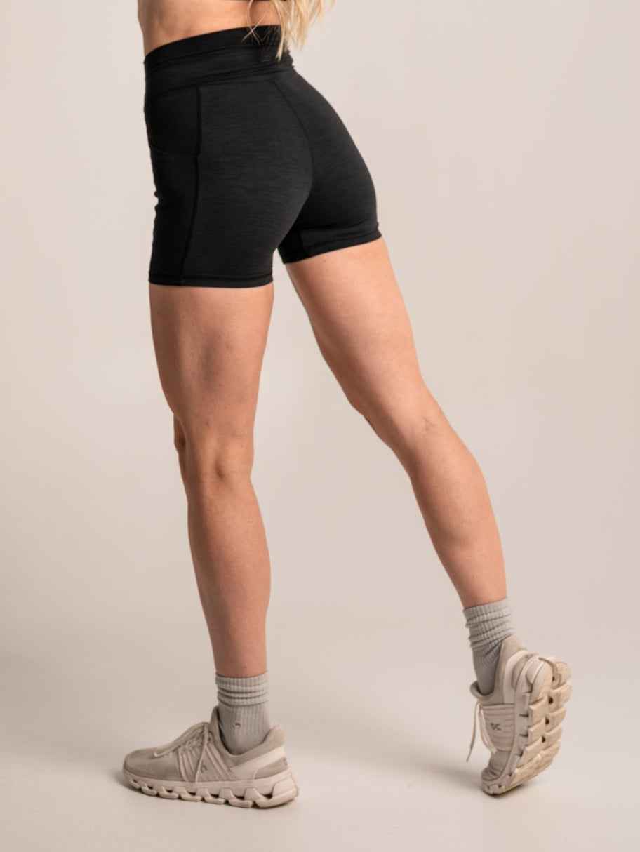WOMEN'S | DEBUT 4-INCH SHORT : BLACK